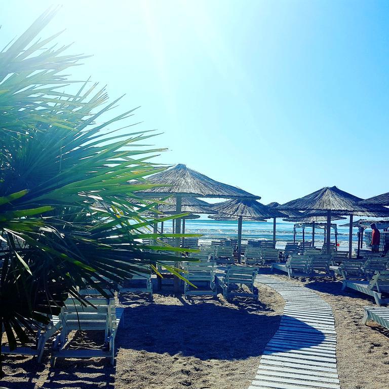 Apartment Summerland Mamaia Buitenkant foto