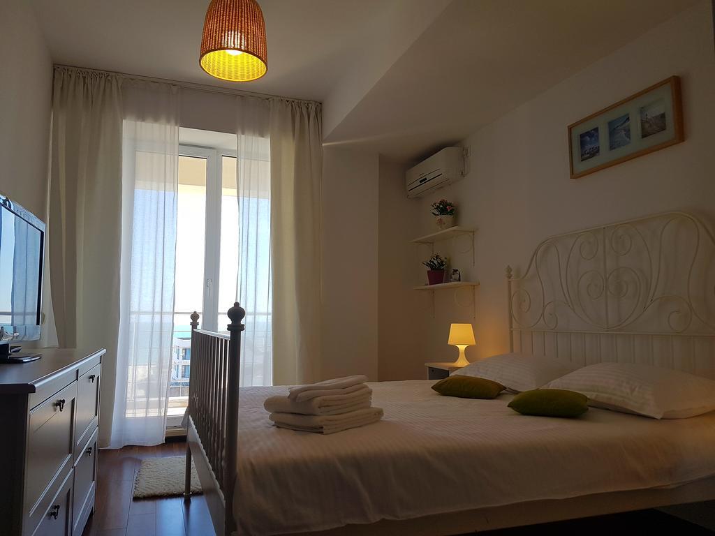 Apartment Summerland Mamaia Buitenkant foto